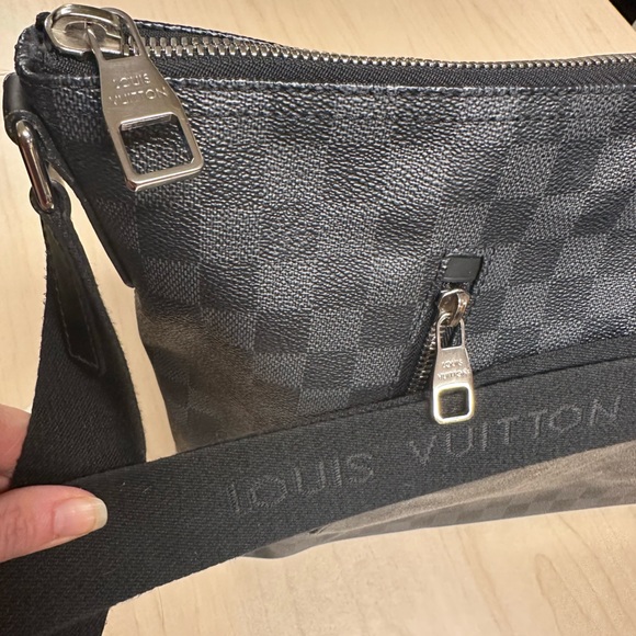 WOW POSHMARK - Authentic GM Louis Vuitton Damier Graphite Mick - Picture 15 of 16